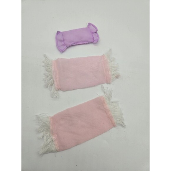 Vintage 1980s Barbie Dream House Rugs? And Pillow Mattel Accessories Doll House - Picture 5 of 9